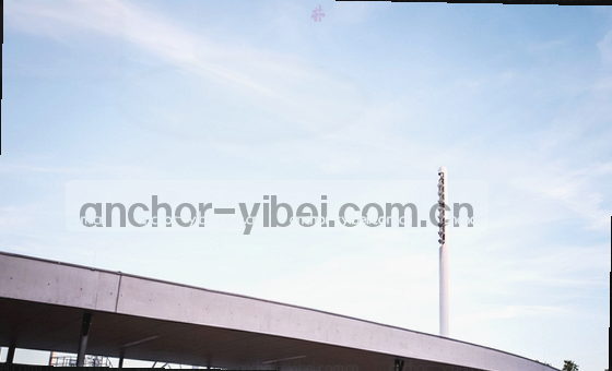 星空下，钢笔与咖啡杯静静留在散落的稿纸上。